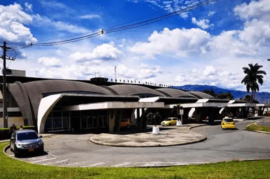 (c) Aeropuertoolayaherrera.gov.co